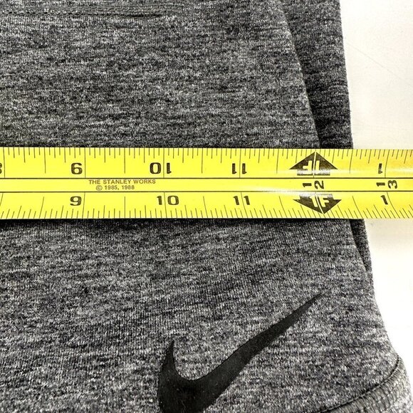 Nike Dri-Fit Grey 3/4 Length Leggings Venting in the back Size Small - Picture 10 of 13